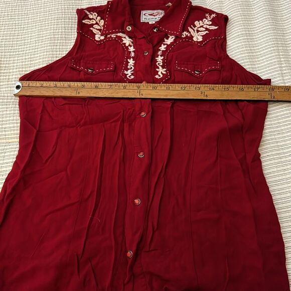 Roper Red Embroidered Sleeveless Top size medium - Picture 4 of 8